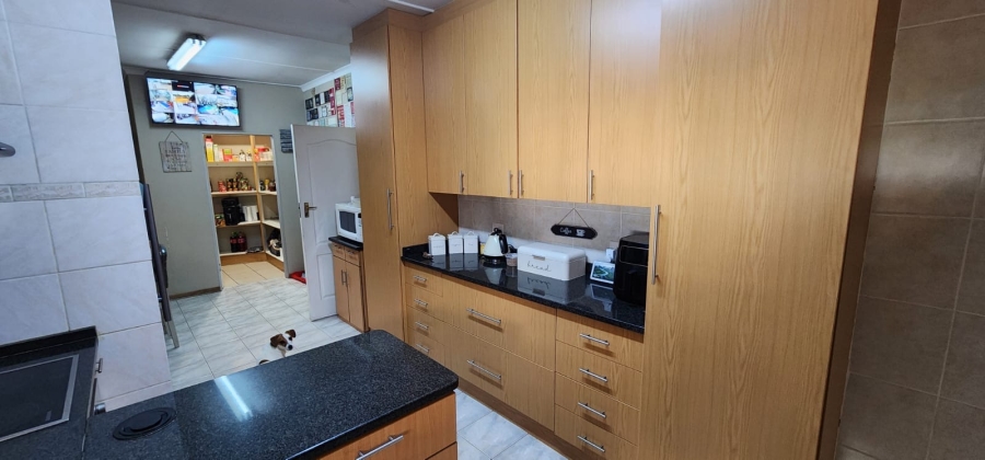 7 Bedroom Property for Sale in Flamwood North West